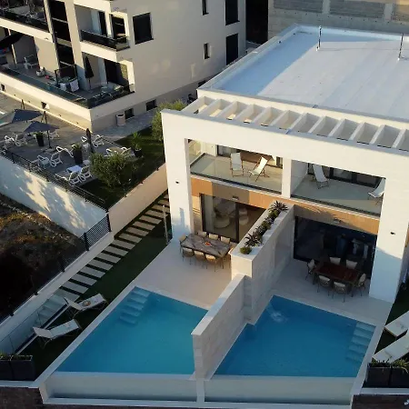 Villa Rosemary East - Heated Infinity Swimming Pool - Jacuzzi - Kids Playroom - Sea View Makarska