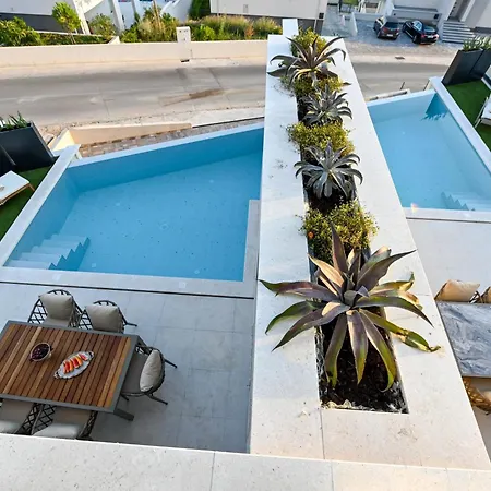 ヴィラ Rosemary East - Heated Infinity Swimming Pool - Jacuzzi - Kids Playroom - Sea View
