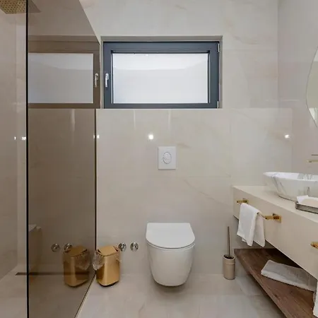 Rosemary East - Heated Infinity Swimming Pool - Jacuzzi - Kids Playroom - Sea View Villa Makarska